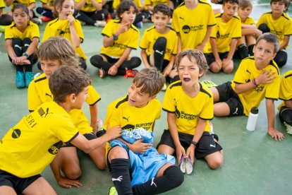 Imatges de la visita de Pep Guardiola al Summer Camp, al seu campus de futbol de Rialp