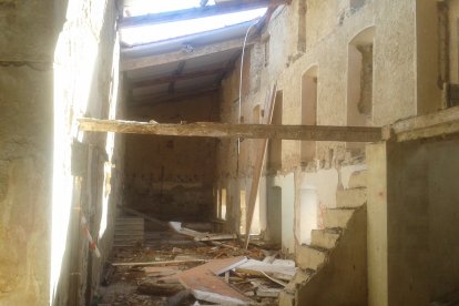 La presència dels coloms ha deteriorat l’edifici.