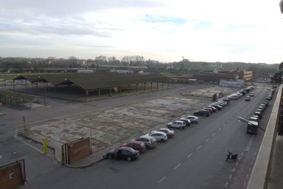 En aquesta foto del 2004 ja no hi ha les construccions del mercat central de fruites i verdures, que es va traslladar al Mercat dels Frares no sense reticències dels afectats.