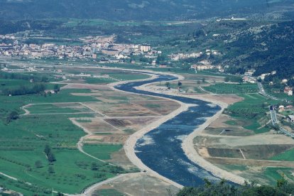 Después de la riada de los años ochenta las administraciones impulsaron la canalización del Segre