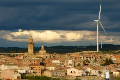 Vista de la Granadella antes de la construcción de molinos de viento cuya altura supera con creces la del campanario, hasta entonces el punto más alto del pueblo.