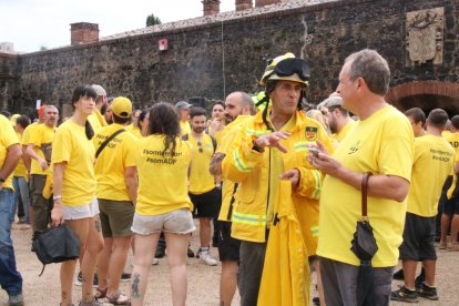 Varios miembros de las agrupaciones de defensa forestal, concentrados en Hostalric