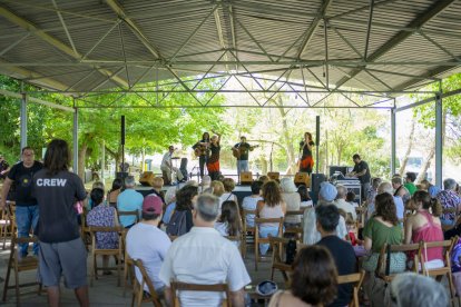 El concert de Queralt Lahoz dissabte a la nit va atreure a una gran quantitat de públic jove.