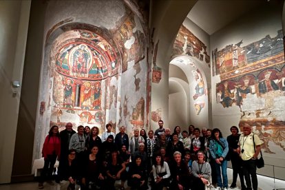 Visita en mayo de vecinos de La Vall de Boí al MNAC, en Barcelona.