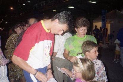 Amavisca firmando autógrafos en los Juegos Olímpicos de 1992.
