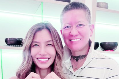 El novio de Yuyee, Chris Korn, con el que lleva saliendo desde abril de 2023. Es un hombre transexual que pertenece a la alta sociedad tailandesa.