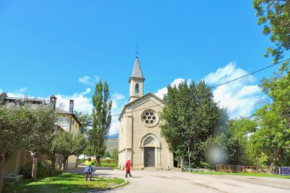 Sant Jaume de Rigolisa. Capella ubicada al nord de Puigcerdà que substitueix l’original, destruïda per les tropes franceses el 1793.. - SEGRE