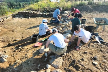 Un grup d’estudiants de la Universitat Autònoma de Barcelona i els seus professors hi realitzen campanyes cada estiu. - ESPAI CERETÀNIA