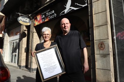 Mari Cruz Valdivia i Joan Pau Jorge Orte, actuals responsables del restaurant La Roca del Corb. -