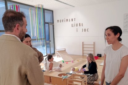 El xef Gonzalo Ferreruela, amb l’alcalde i el regidor de Joventut. - PAERIA