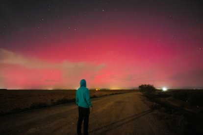 L'aurora boreal vista des de la Cerdera, entre Alpicat i l'aerport d'Alguaire.