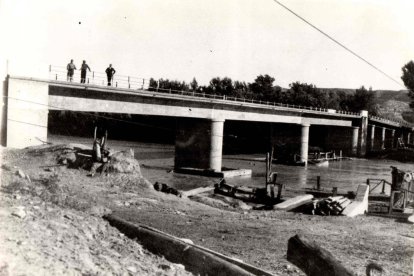 Las obras del puente del Segre en Seròs comenzaron en 1933. - ALBERT AGUSTÍ