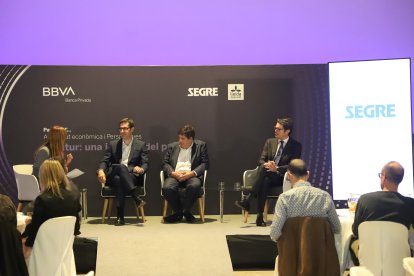 Un moment de la taula rodona amb representants de BBVA en la qual es van abordar les perspectives d’inversió..