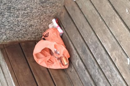 Suciedad en la pasarela de Cappont.