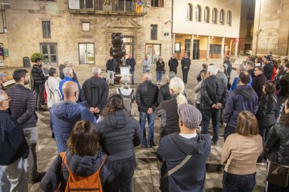 Una dona observa els danys pel temporal a Xiva. - EFE