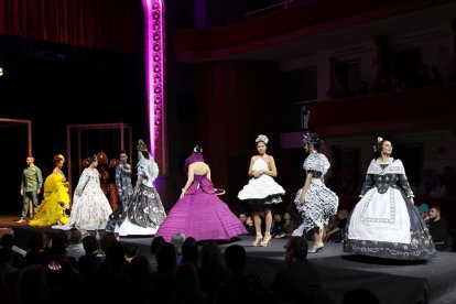 Roser Cardona va guanyar un tercer premi amb ‘Capa groc imperial’. - J.GÓMEZ