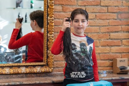 Lex, el nen que s'ha tallat el cabell al cap de 5 anys per Afanoc