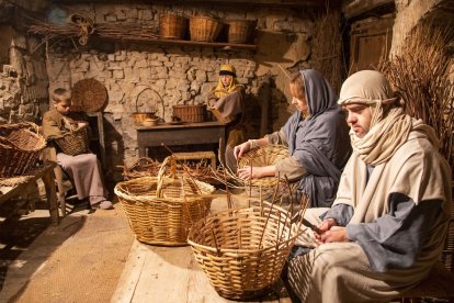 ESCENES. Els pessebres vivents solen disposar de desenes d’escenes i actors en espais oberts o tancats decorats per evocar una altra època. - LAIA PEDRÓS