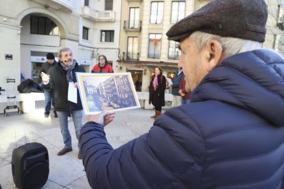 Desaparició. La Guerra Civil va comportar la desaparició d’un dels principals espais
de trobada que els maçons lleidatans tenien a l’antic carrer Estereries