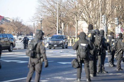 Forta presència policial als afores del Capitoli. - VANESSA CARVALHO / ZUMA PRESS / CONTACTOPHOTO