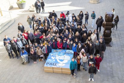 Conmemoración ayer de los colegios de Tàrrega en el Día Escolar por la No Violencia y la Paz. - Laia Pedrós