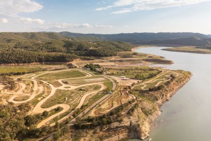 Les instal·lacions de Bassella Experiences estan situades al costat del pantà de Rialb. - BASSELA EXPERIENCES