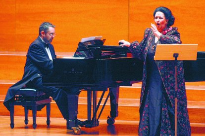 Montserrat Caballé va protagonitzar un recital líric el 2006 en la festa del 50 aniversari de l’hospital Arnau de Vilanova de Lleida. - AMADO FORROLLA