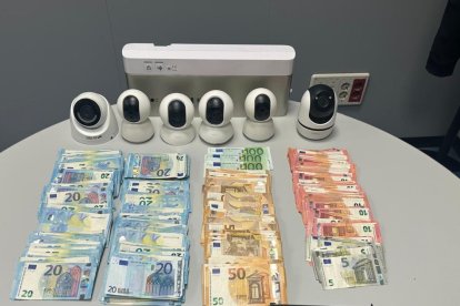 Material comissat pels Mossos d'Esquadra en l'operació.