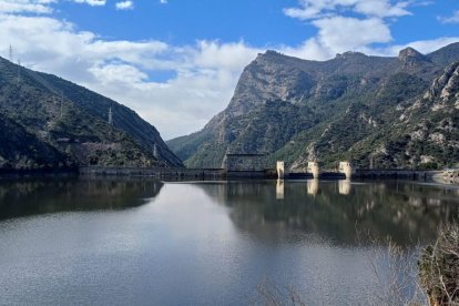 El pantà d’Oliana, amb 72 hm3 d’aigua i al 85% de capacitat. - CHE