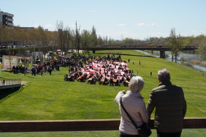 Imatges del Pícnic a la canalització del Segre a Lleida