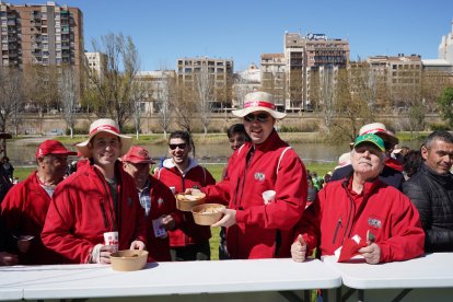 Imatges del Pícnic a la canalització del Segre a Lleida