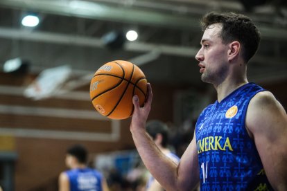 Mikel Sanz juga actualment a l’Oviedo de la Primera FEB. - FEB