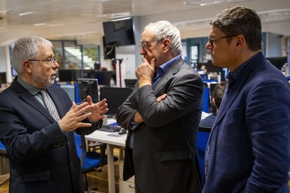 Xevi Xirgo, a SEGRE amb Robert Serentill i Òscar Fernández.