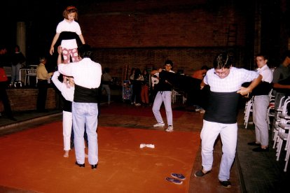 Els primers assajos. Van tenir lloc amb gran il·lusió el 1995 a la seu de l’organització de veïns de Pardinyes.