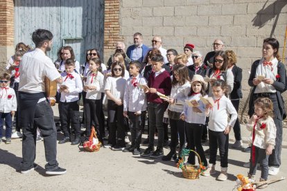 La Fuliola. Les caramelles van sonar en aquesta població de la mà de l’Ateneu Popular, l’escola Guillem Isarn i la llar d’infants Els Barrufets. - LAIA PEDRÓS
