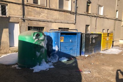 Un dels contenidors afectats al carrer Hortets d'Agramunt.