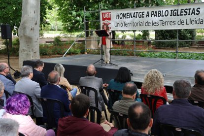 UGT va començar el dia amb ofrena floral a Pablo Iglesias. - AMADO FORROLLA