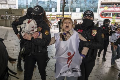 Detencions a la plaça Taksim d’Istanbul. - EUROPA PRESS