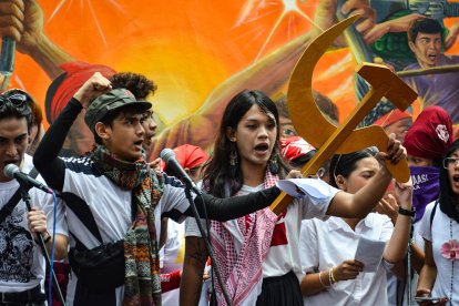 La falç i el martell, presents a la marxa a les Filipines. - EUROPA PRESS