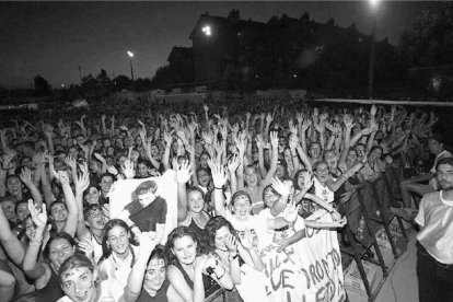 Una vista del público del concierto de Alejandro Sanz en el campo municipal de Gardeny.