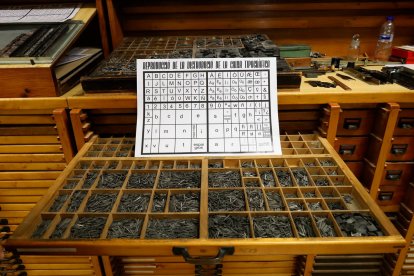 Inicis. Gutenberg va confeccionar punxons de ferro en els que va tallar les fonts per a optimitzar els processos d’impressió.. - I.G.C