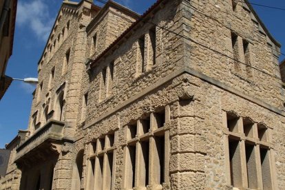 L’ajuntament de Cervià, construït entre 1912 i 1913. - A. CERVIÀ DE LES GARRIGUES