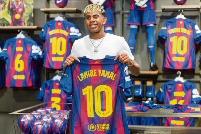 Lamine ha heretat el mític ‘10’ de Leo Messi. - EUROPA PRESS