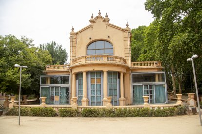 El edificio modernista del Xalet dels Camps Elisis.