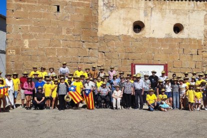 Torrelameu. L’ANC Torrelameu i l’associació cultural Lo Garrameu van organitzar els actes de la Diada a Torrelameu, que van culminar amb el tradicional vermut popular. - AJUNTAMENT DEL PALAU D’ANGLESOLA