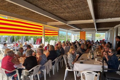 Lleida. La CUP va iniciar els actes de la Diada a l’edifici del Roser i va organitzar una manifestació que va recórrer l’Eix Comercial portant una gran pancarta amb el lema “El combat és sempre ara”. - AJUNTAMENT DE BENAVENT DE SEGRIÀ
