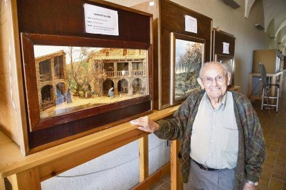 Anton Martí de 94 anys va visitar de nou la seua exposició de diorames aquest octubre. - C. MARSIÑACH