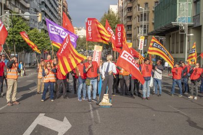Els manifestants han tallat l’avinguda Catalunya.