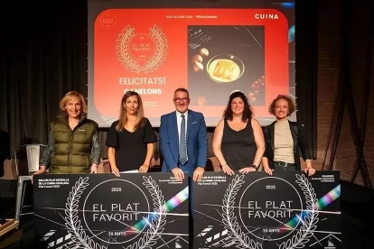 Diana Ruera (dreta), amb el conseller d’Empresa, Miquel Sàmper, dilluns a Barcelona. - DEPARTAMENT D’EMPRESA