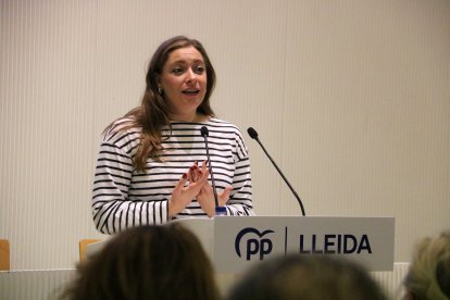 La portaveu del PP al Congrés, Ester Muñoz, en un acte a Lleida per presentar el Pla Nacional d'Immigració del partit